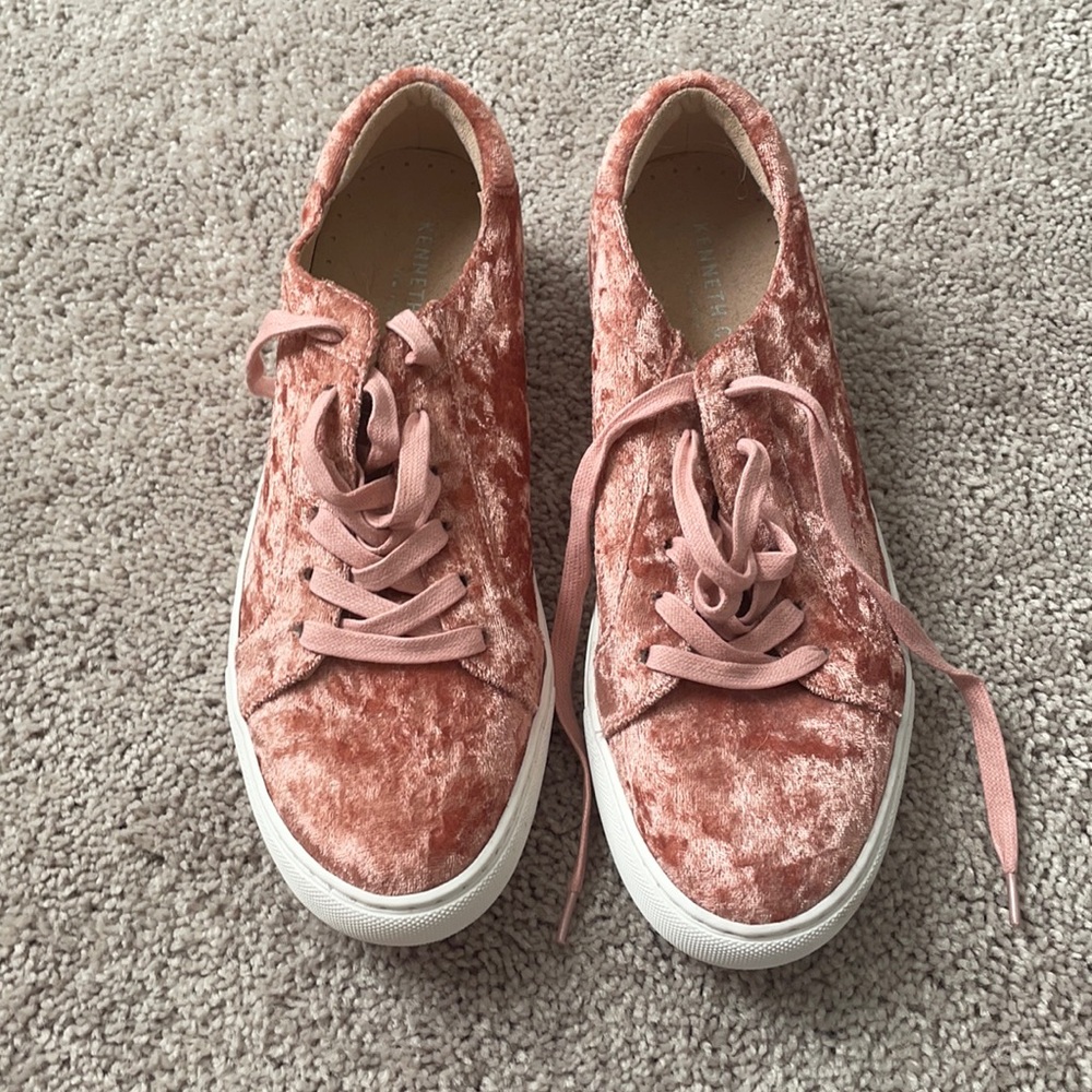 Kenneth Cole pink velvet shoes